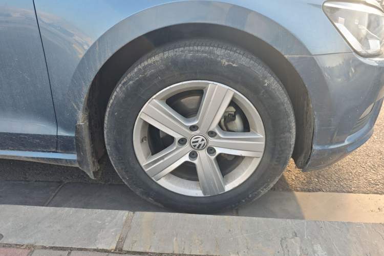 Used Volkswagen Lamando 2015 230TSI DSG Fashion Edition Right Front Wheel Hub