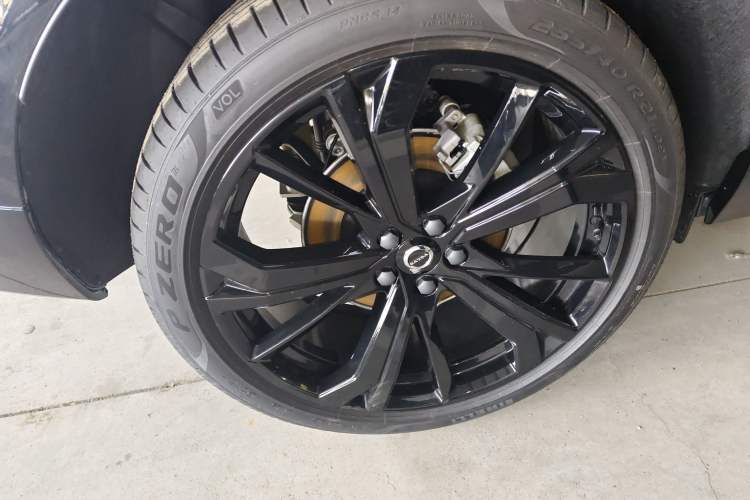 Used Volvo XC60 2025 B5 Four-Wheel Drive Smart & Advanced Midnight Black Edition Exterior 5