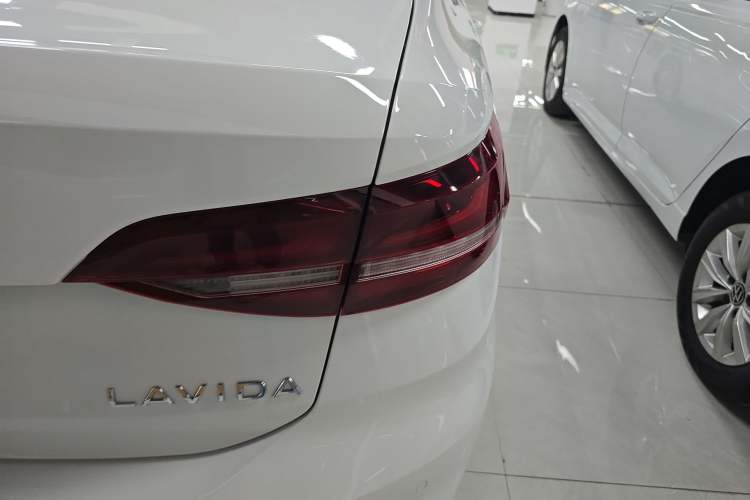 Used Volkswagen Lavida 2023 1.5L Automatic De Yi Edition Right Rear Taillight