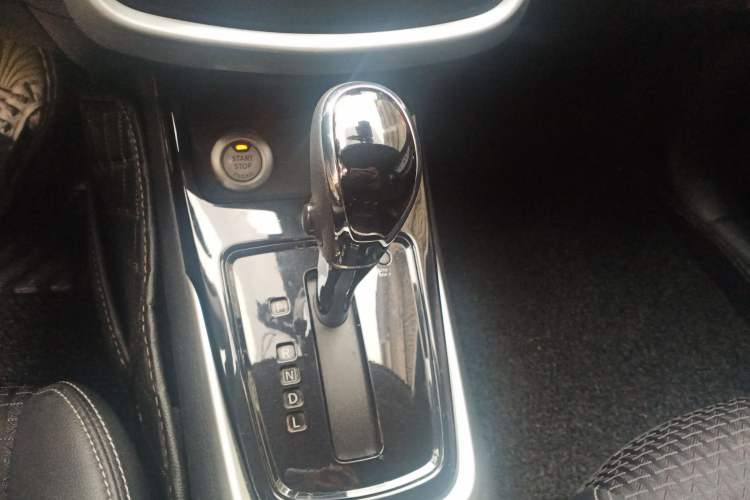 Used Nissan Tiida 2016 1.6L CVT Smart Drive Edition Gear Lever