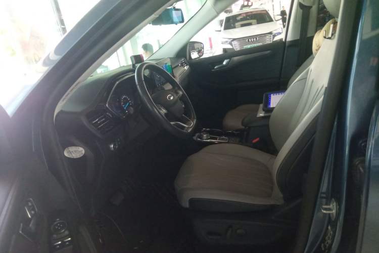 Used Ford Escape 2020 EcoBoost 245 Two-Wheel-Drive Comfort Edition Driver Seat