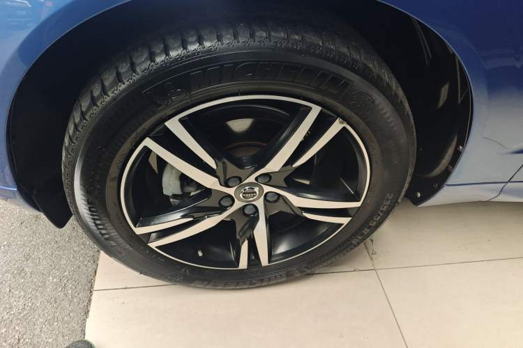 Used Volvo XC60 2018 T5 4x4 Smart & Sporty Edition Left Front Wheel Hub