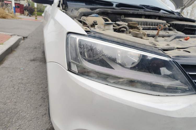 Used Volkswagen Sagitar 2014 1.6L Automatic Comfort Model Right Front Headlight