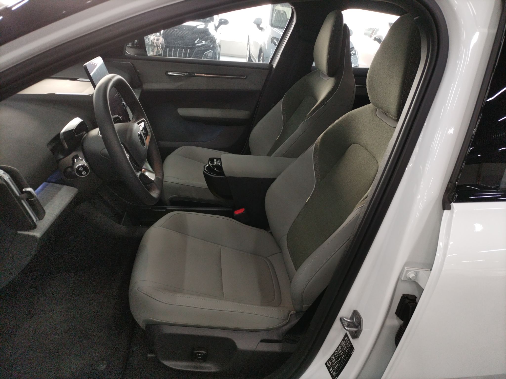 Переднее сиденье в автомобиле