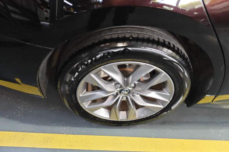 Used Toyota Avalon 2019 Dual-Engine 2.5L Luxury Edition China VI Standard