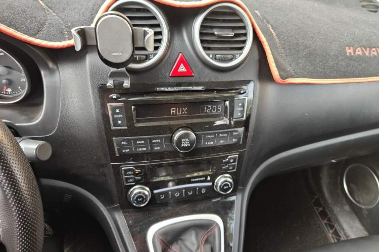 Used Haval H6 2016 Upgraded Model 1.5T Manual Two-Wheel Drive Value Edition Audio And AC Panel