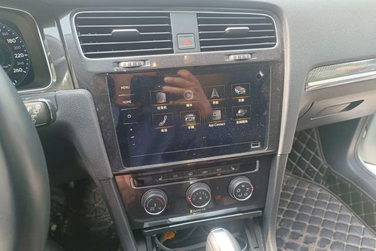 Used Volkswagen Golf 2020 280TSI DSG Luxury Edition Audio And AC Panel