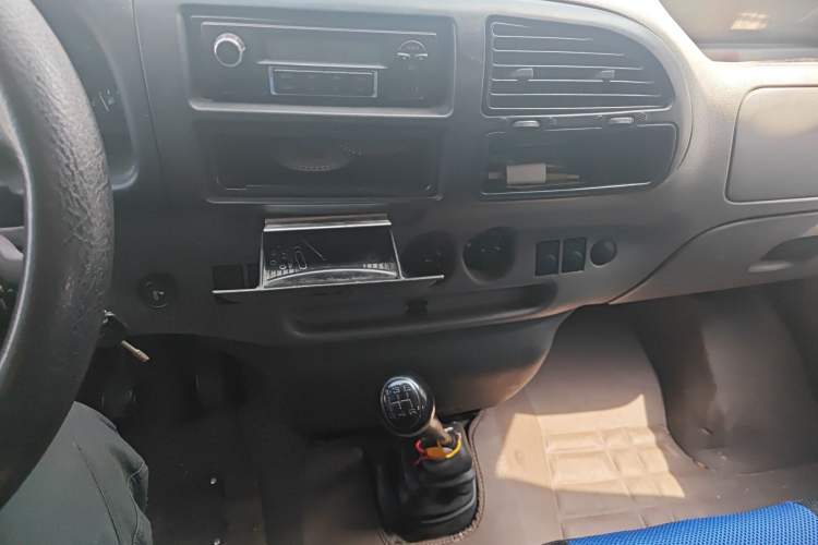 Used Ford Classic Transit 2015 2.8T Diesel Multi-Function Vehicle Short Wheelbase 6-Seater Mid-Roof Edition JX493ZLQ4