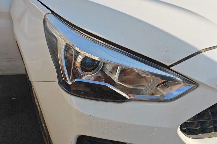 Used Haval M6 2019 1.5T DCT Two-Wheel Drive Elite Version China VI Standard Right Front Headlight