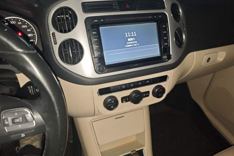 Used Volkswagen Tiguan 2013 1.8 TSI Automatic Two-Wheel Drive Comfort Edition Audio And AC Panel