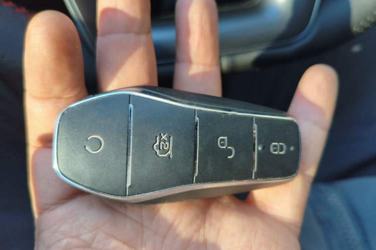 Used BYD Song L DM-i 2025 Intelligent Driving Version 112 km Beyond-Range Type Vehicle Key