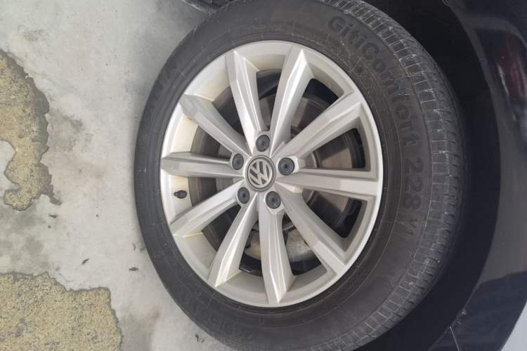 Used Volkswagen Magotan 2019 330TSI DSG Leading Model China VI Standard Left Front Wheel Hub