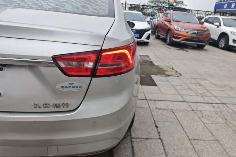 Used Ford Escort 2015 1.5L Automatic Fashion Model