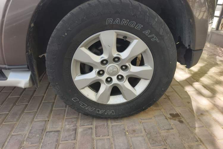 Used Mitsubishi Pajero 2011 3.0L Elite Edition Right Front Wheel Hub