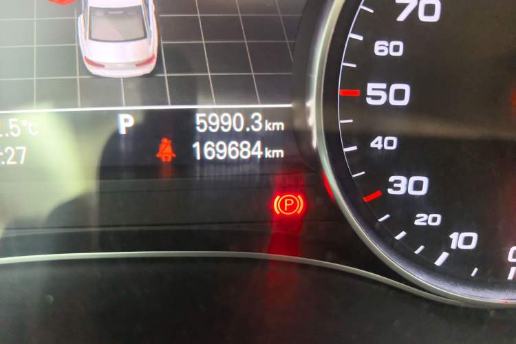 Used Audi A6L 2015 TFSI Millionth Anniversary Intelligent Model Odometer Close Up