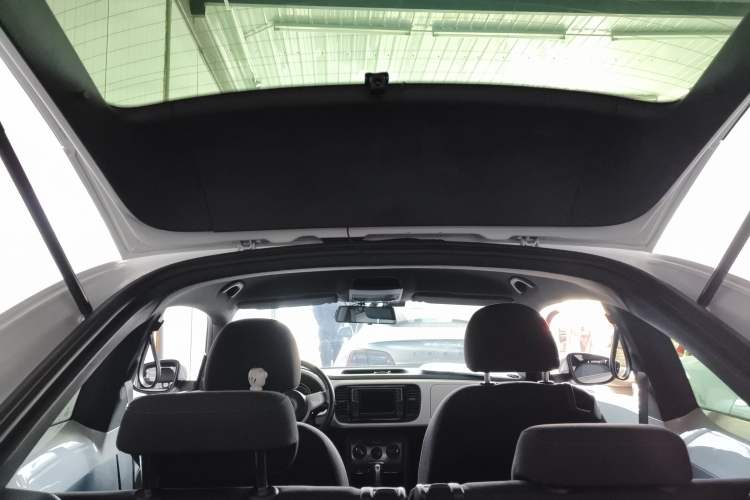 Used Volkswagen Beetle 2015 180TSI model
