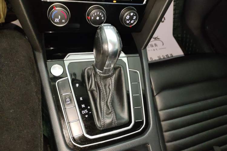 Used Volkswagen Magotan 2018 330TSI DSG Advanced Model Gear Lever