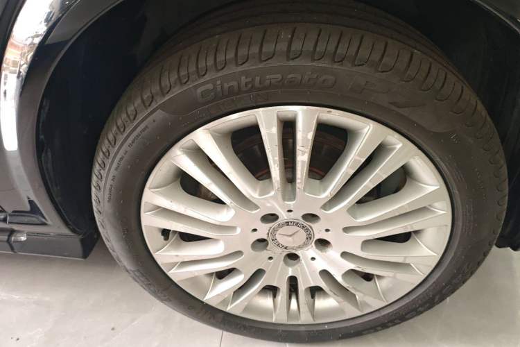 Used Mercedes-Benz Viano  Right Front Wheel Hub