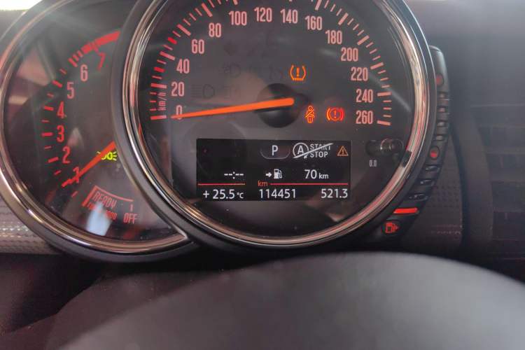 Used MINI 2015 1.5T COOPER Fun Five-Door Edition Odometer Close Up