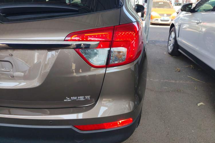 Used Buick Envision 2017 28T Four-Wheel Drive Elite Model Right Rear Taillight