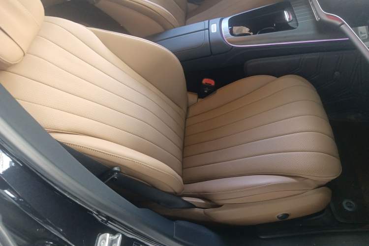 Used Mercedes-Benz E-Class New Energy 2024 E 350 e L Plug-in Hybrid Sedan Right Front Seat