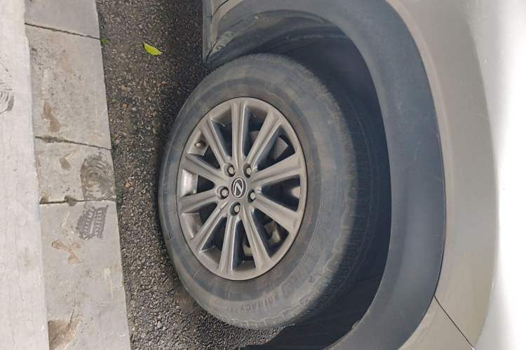 Used Lexus NX 2017 300 Front-Wheel-Drive Limited Edition Right Front Wheel Hub