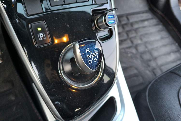 Used Toyota Levin 2016 Dual-Engine 1.8H GS E-CVT Elite Model with Sunroof
