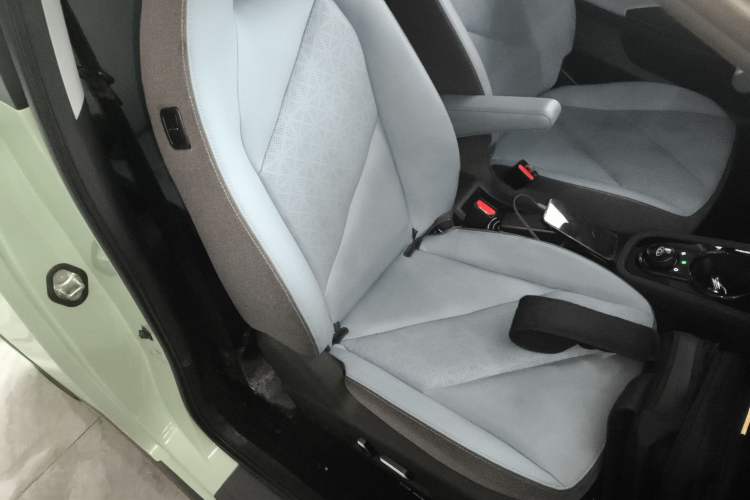 Used Chery QQ Little Ant 2022 Sweet Pink Edition Half-Sugar Version Lithium Iron Phosphate 29.2 kWh 30 kW 301 km