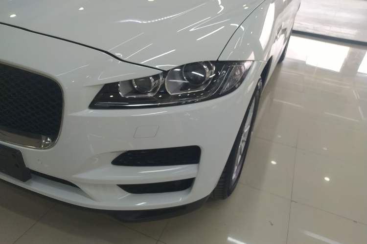 Used Jaguar F-PACE 2016 2.0T Two-Wheel Drive Urban Luxury Edition