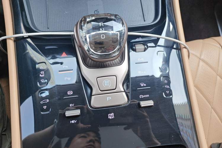 Used Denza D9 2022 DM-i 970 Four-Wheel Drive Flagship Model Gear Lever