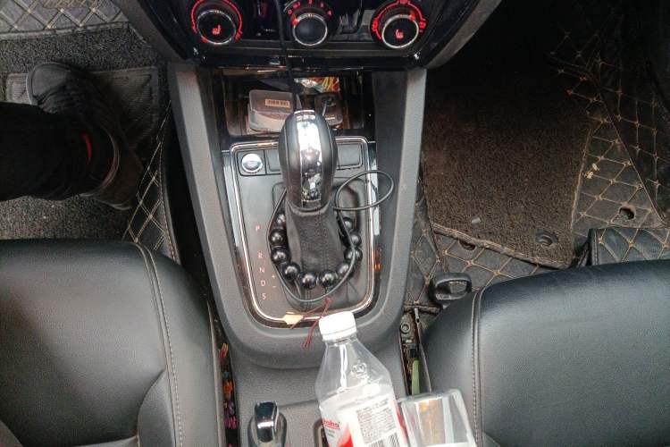 Used Volkswagen Sagitar 2018 180TSI DSG Prestige Edition Gear Lever