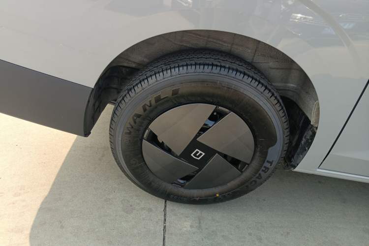 Used Farizon Super VAN 2025 Yucheng Action-Pak, Short-Axle 68kWh ZhiXin, 5-seater