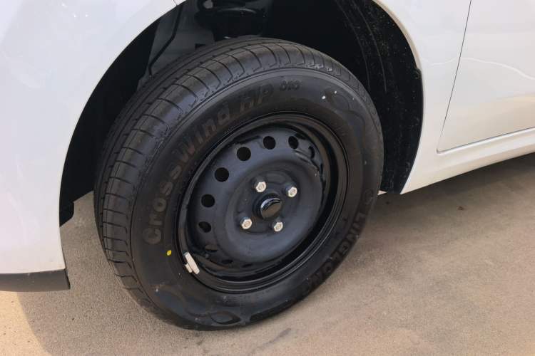 Used Wuling Hongguang New Energy 2024 All-Electric Model 300KM Standard Version Exterior 4