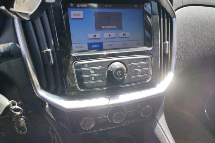 Used JMC Yusheng S350 2017 2.0T Manual Two-Wheel Drive Diesel Luxury Edition 5 Seats
