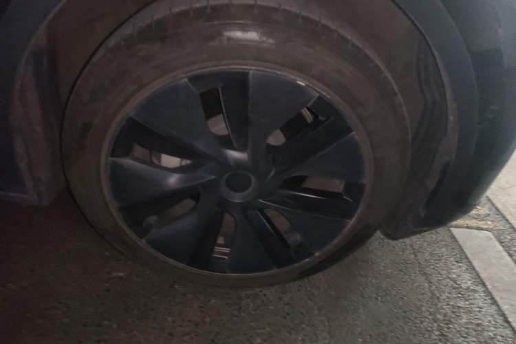 Used Tesla Model Y 2023 Rear-Wheel-Drive Version Right Front Wheel Hub