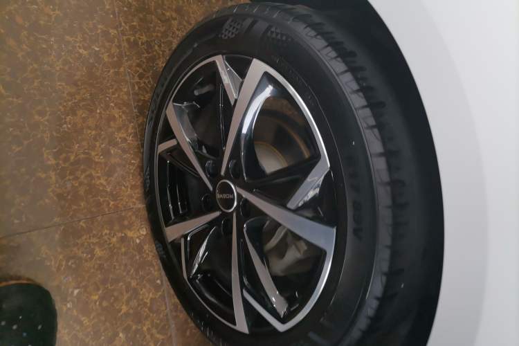 Used Roewe i5 2023 1.5L CVT Luxury Edition Right Rear Wheel Hub