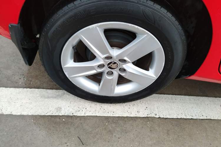 Used Skoda Fabia 2016 1.4L Automatic Car Enjoy Edition Right Rear Wheel Hub