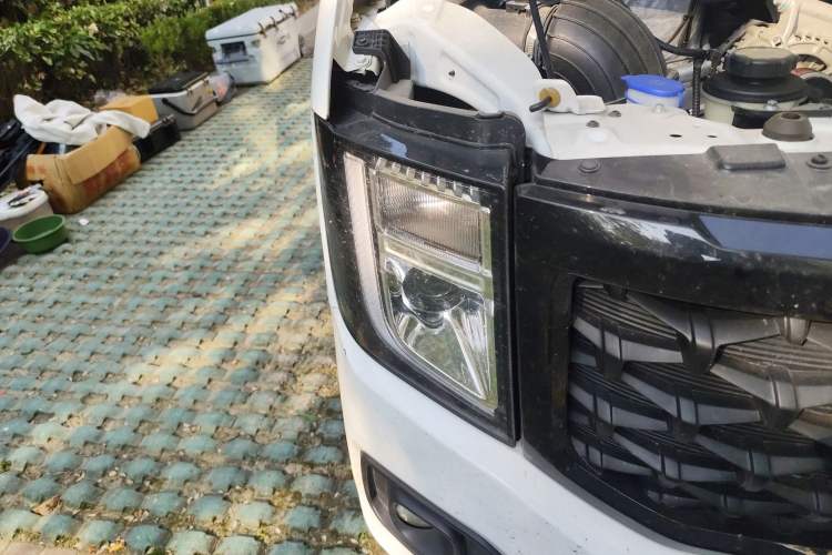 Used JMC Fushun 2023 2.0T Automatic Short-Wheelbase Mid-Height Commercial Multi-Purpose Passenger Vehicle 5 Seats