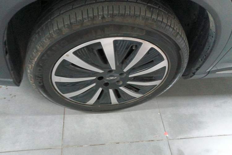 Used Fengyun T8 2025 1.5T 130km Deluxe Version 5 Seats Left Front Wheel Hub