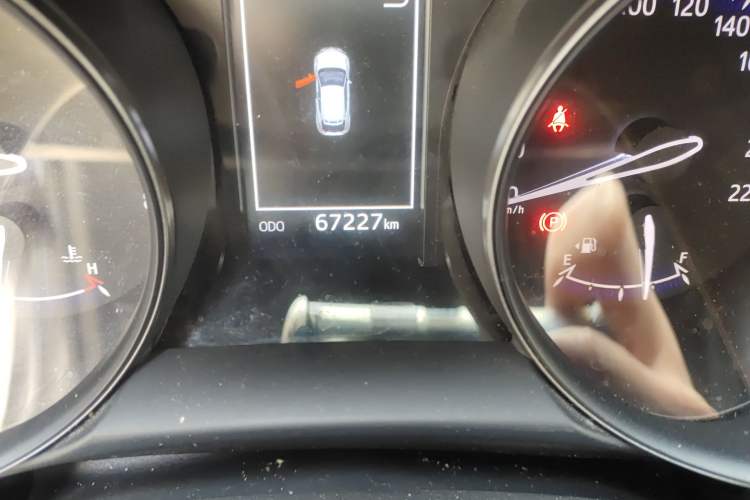 Used Toyota C-HR 2018 2.0L Leading Edition China V-standard Odometer Close Up