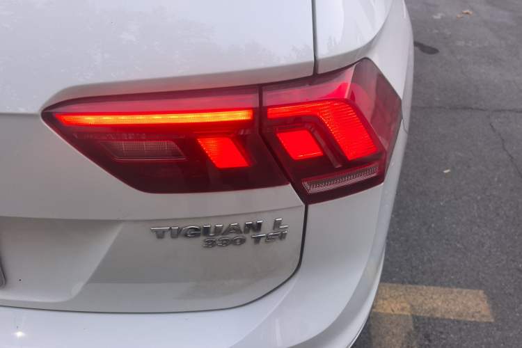 Used Volkswagen Tiguan L 2020 330TSI Automatic Two-Wheel Drive Smart Luxury Edition China VI Standard
