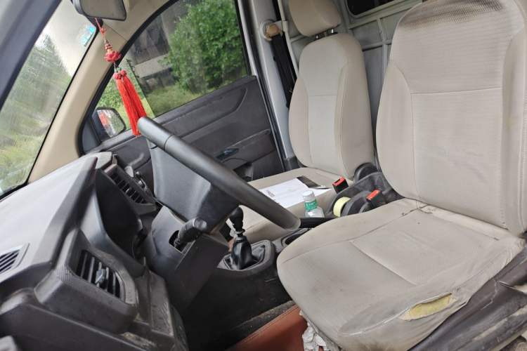 Used Wuling Hongguang V 2022 1.5L Jingqu Edition Enclosed-Window Vehicle with Electric Power Steering LAR
