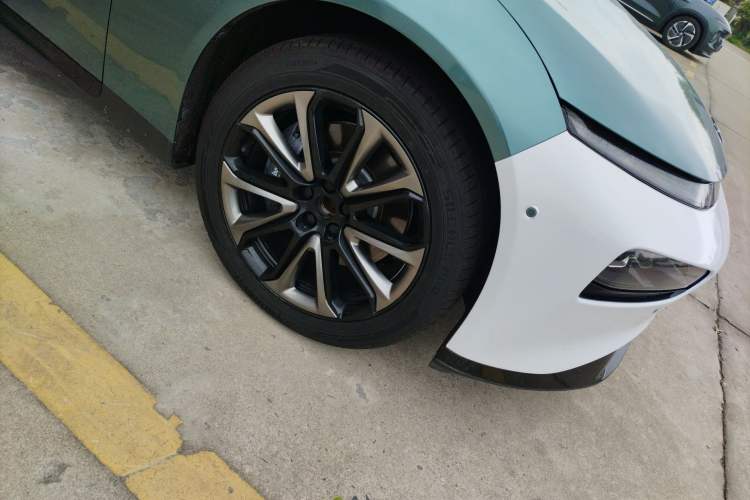 Used XPeng P7 2020 670N Right Front Wheel Hub