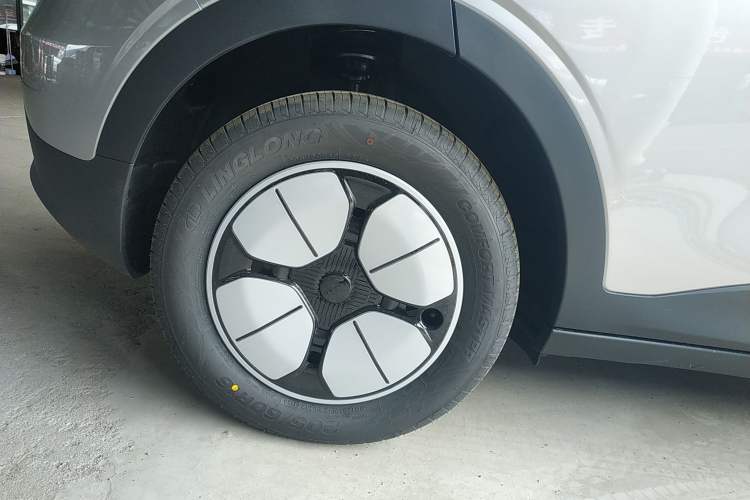 Used Geely Galaxy Geome 2026 Model 310km Youth Edition Right Rear Wheel Hub