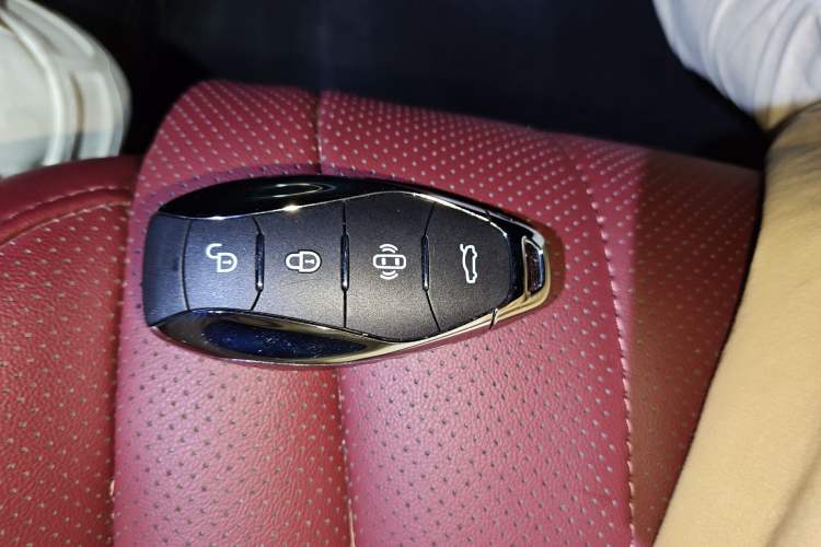 Used Hongqi H5 2025 1.5T DCT Qiyun 500 000th Unit Commemorative Edition Vehicle Key