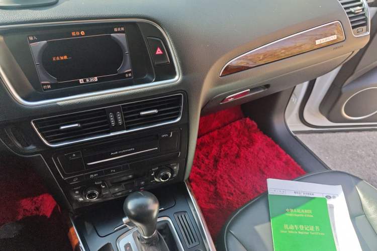 Used Audi Q5 2011 2.0TFSI Comfort Version Audio And AC Panel