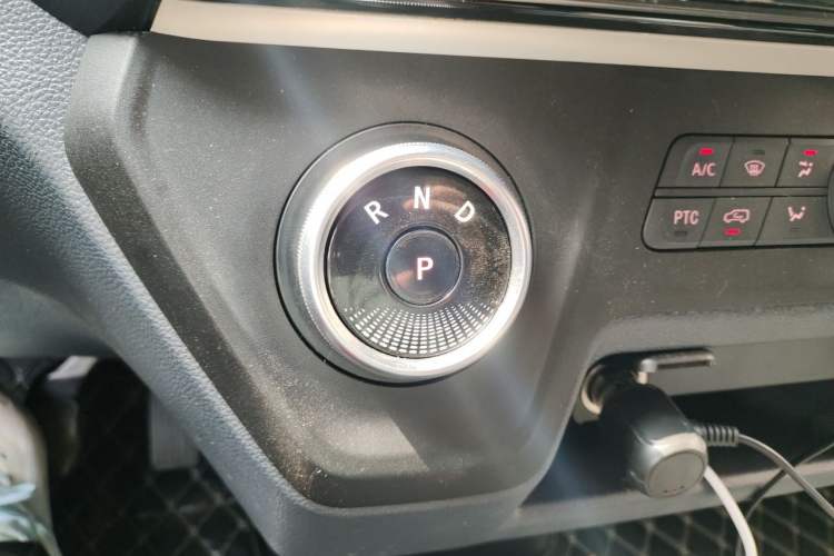 Used SAIC MAXUS EV30 2023 Pure-Electric Smart Logistics Expert with Long Wheelbase—Equipped with CATL Power Battery