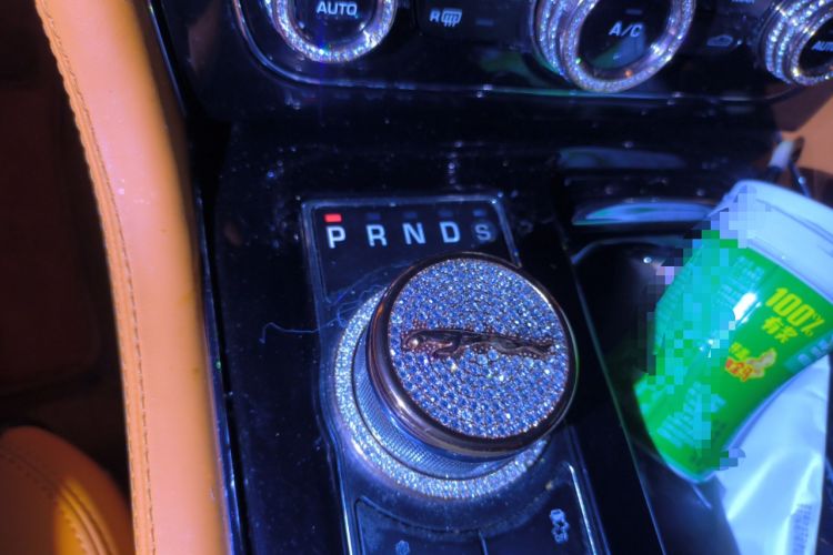 Used Jaguar XJ 2014 XJL 3.0 SC Two-Wheel-Drive Panoramic Business Edition Gear Lever