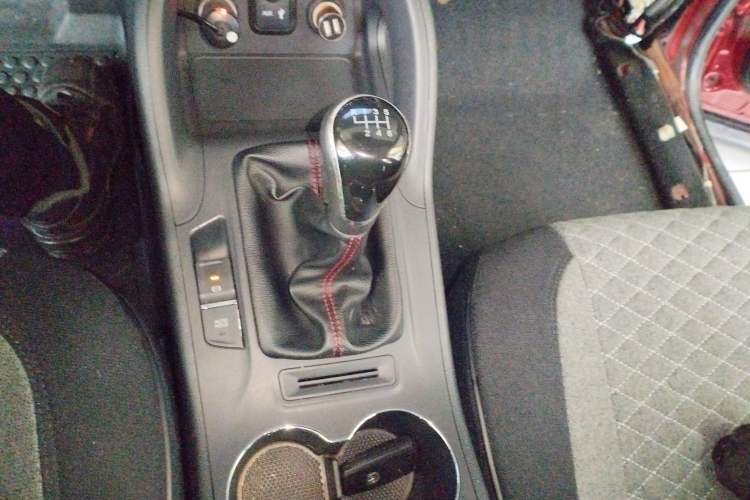 Used CHANGAN CS75 2016 2.0L Manual Luxury Version China IV Standard
