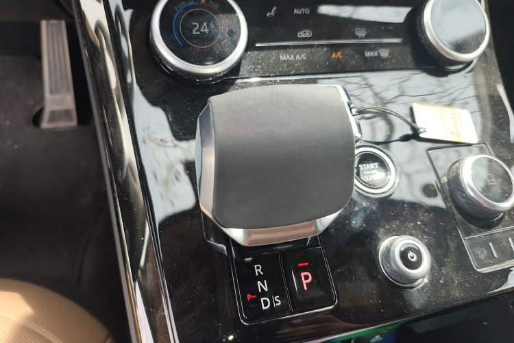 Used Land Rover Range Sport 2023 400PS Dynamic SE Gear Lever
